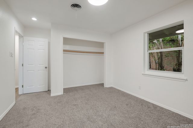 241 Weathercock Ln, Windcrest, TX 78239