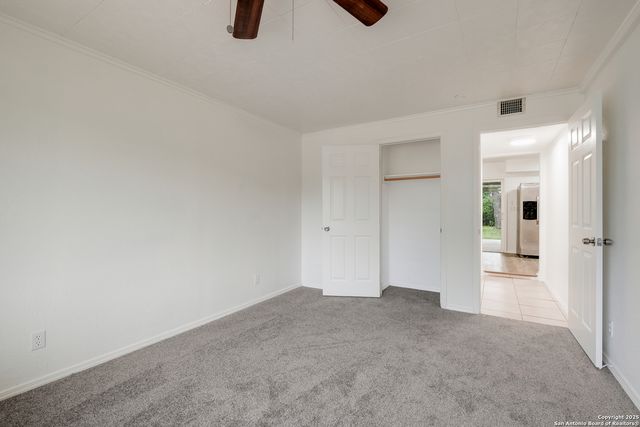 241 Weathercock Ln, Windcrest, TX 78239
