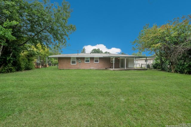 241 Weathercock Ln, Windcrest, TX 78239