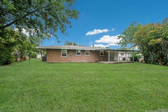 241 Weathercock Ln, Windcrest, TX 78239