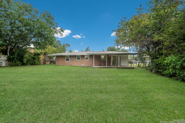 241 Weathercock Ln, Windcrest, TX 78239