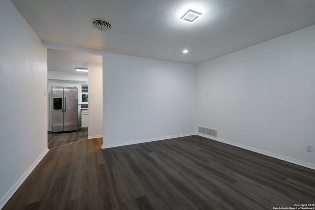 241 Weathercock Ln, Windcrest, TX 78239