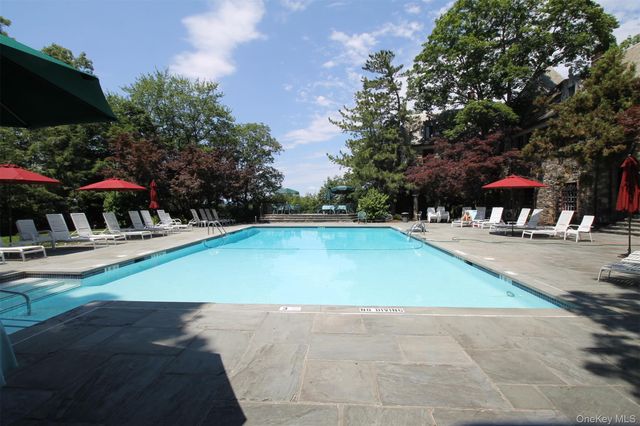 5 Elizabeth Court, Briarcliff Manor, NY 10510