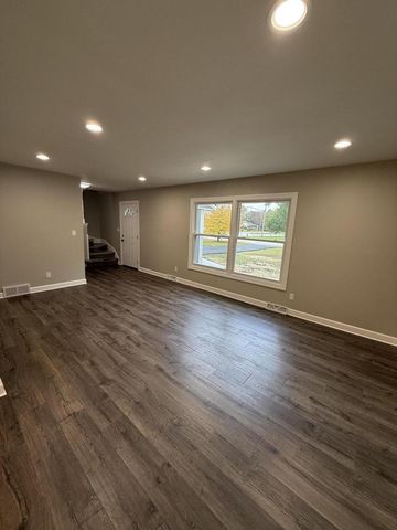 439 W Mall ROAD, Glendale, WI 53217