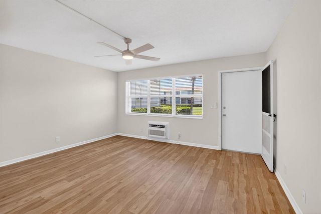 660 Horizon W 107, Boynton Beach, FL 33435