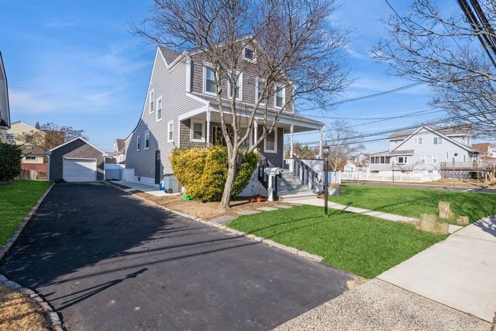 268 Miller Avenue, Freeport, NY 11520