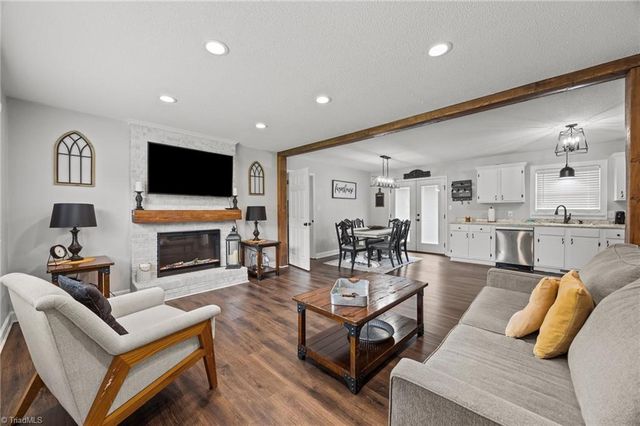 4402 Valley View Road, Thomasville, NC 27360