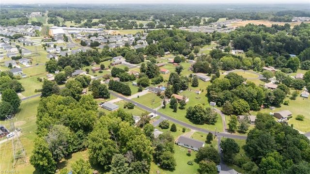 4402 Valley View Road, Thomasville, NC 27360