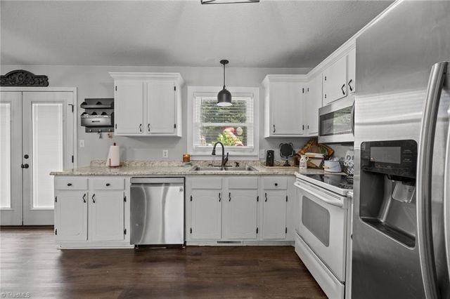 4402 Valley View Road, Thomasville, NC 27360