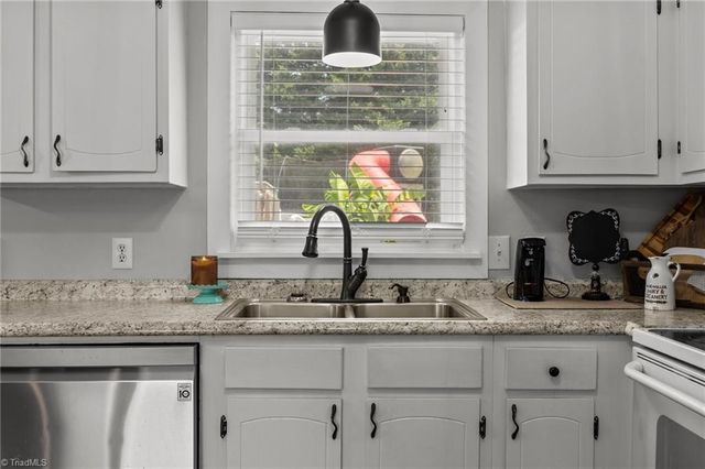 4402 Valley View Road, Thomasville, NC 27360