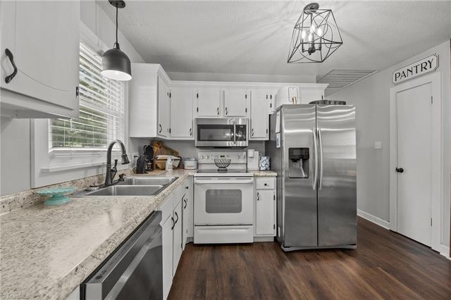 4402 Valley View Road, Thomasville, NC 27360