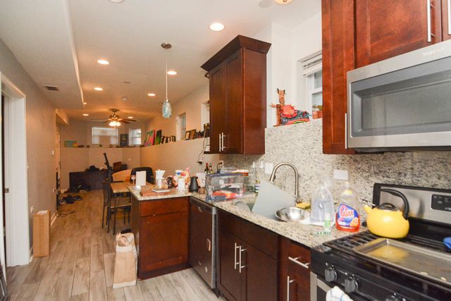 3751 W Diversey Avenue B, Chicago, IL 60647