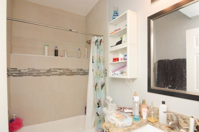 3751 W Diversey Avenue B, Chicago, IL 60647