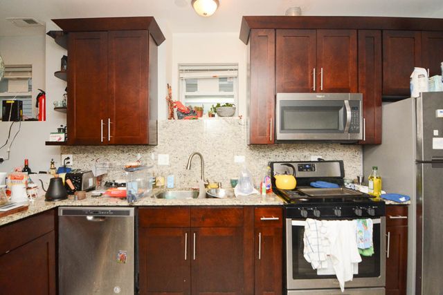 3751 W Diversey Avenue B, Chicago, IL 60647