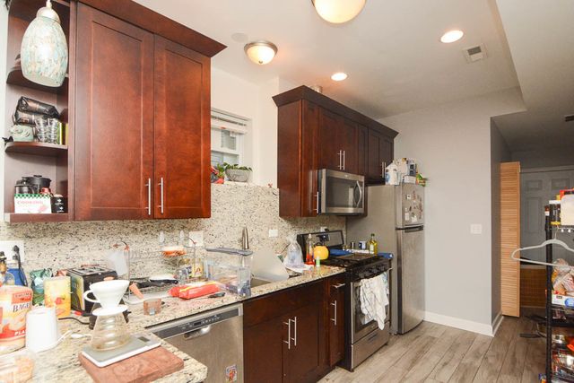 3751 W Diversey Avenue B, Chicago, IL 60647