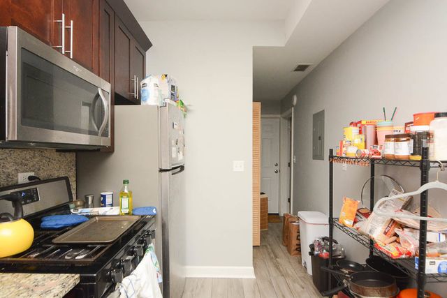 3751 W Diversey Avenue B, Chicago, IL 60647