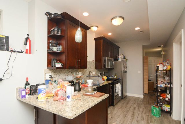 3751 W Diversey Avenue B, Chicago, IL 60647
