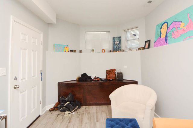 3751 W Diversey Avenue B, Chicago, IL 60647