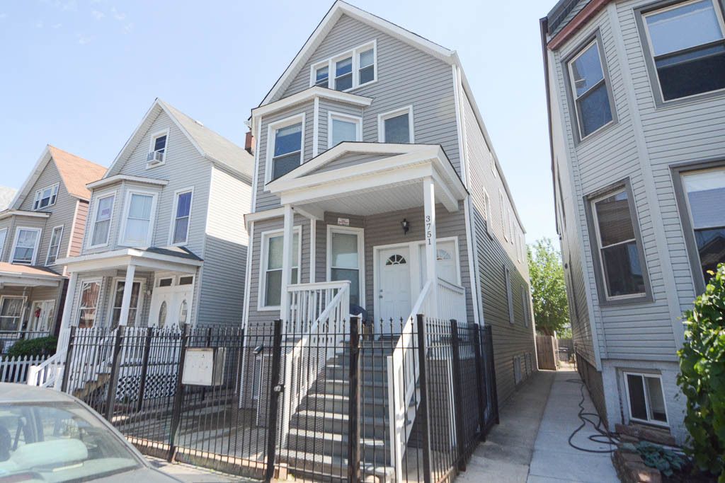 3751 W Diversey Avenue B, Chicago, IL 60647