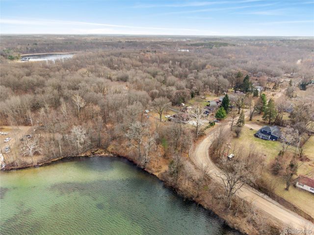 15045 Longfield Drive, Argentine Township, MI 48451