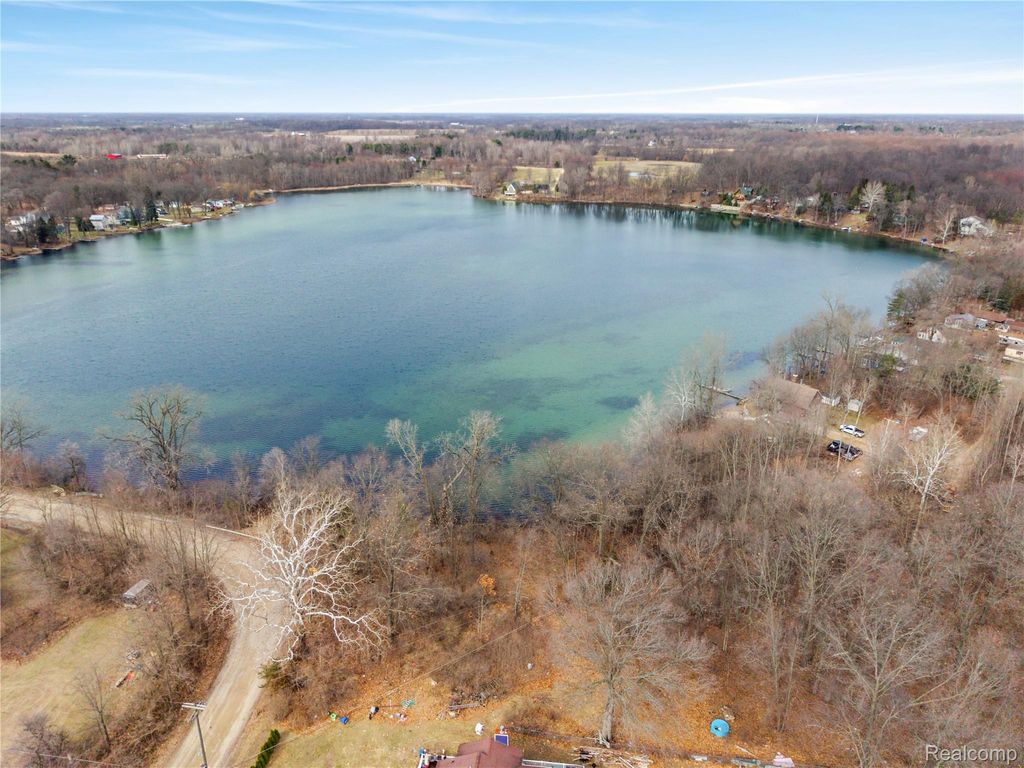 15045 Longfield Drive, Argentine Township, MI 48451