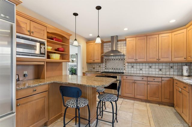 5 Fenwick Street, Greenlawn, NY 11740