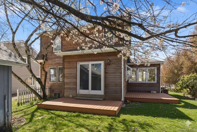 5 Fenwick Street, Greenlawn, NY 11740