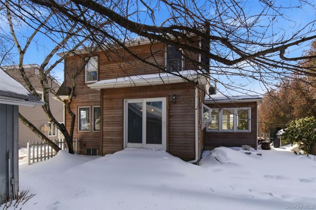 5 Fenwick Street, Greenlawn, NY 11740