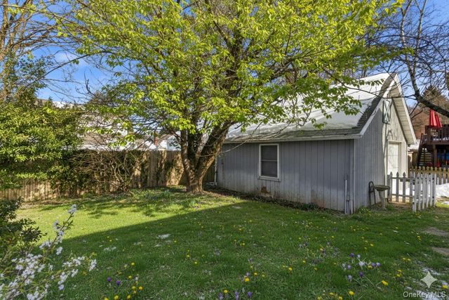 5 Fenwick Street, Greenlawn, NY 11740