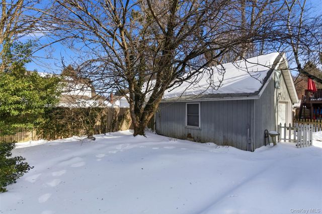 5 Fenwick Street, Greenlawn, NY 11740