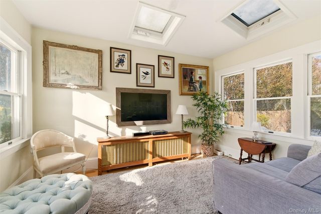 5 Fenwick Street, Greenlawn, NY 11740