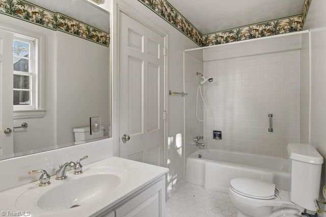 2325 Warwick Road, Winston-salem, NC 27104