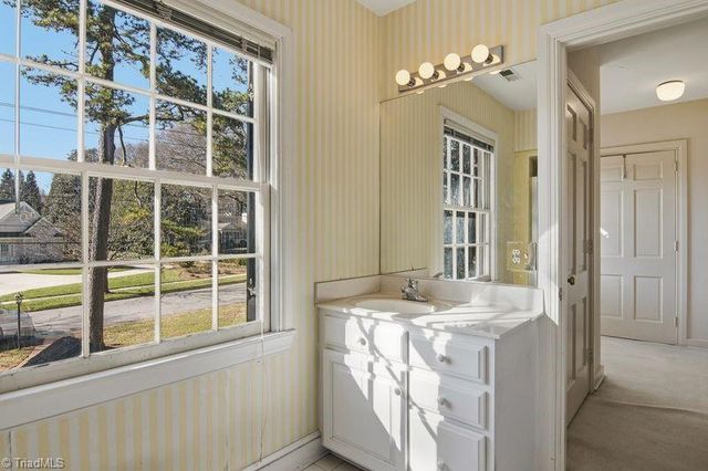 2325 Warwick Road, Winston-salem, NC 27104