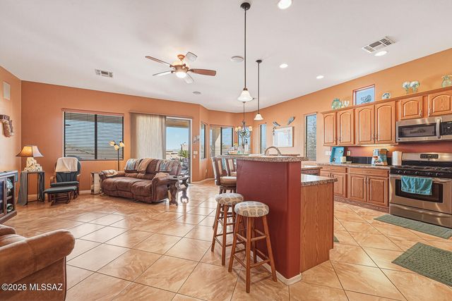 566 N Feke Court, Green Valley, AZ 85614