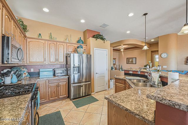 566 N Feke Court, Green Valley, AZ 85614