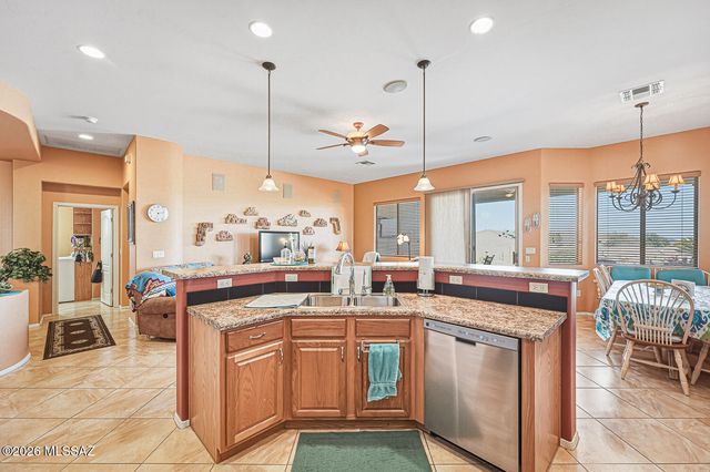 566 N Feke Court, Green Valley, AZ 85614