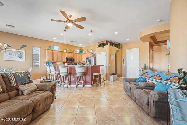 566 N Feke Court, Green Valley, AZ 85614