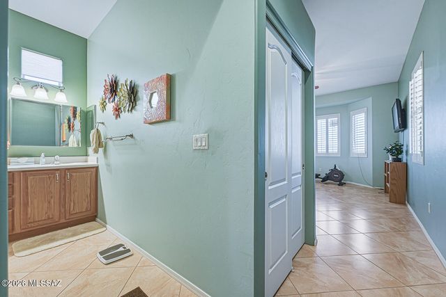 566 N Feke Court, Green Valley, AZ 85614