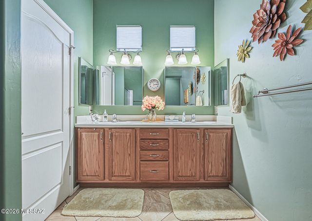 566 N Feke Court, Green Valley, AZ 85614