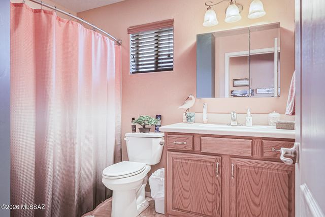 566 N Feke Court, Green Valley, AZ 85614