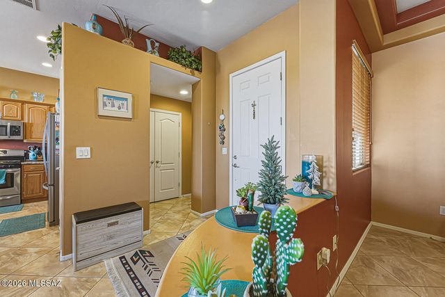 566 N Feke Court, Green Valley, AZ 85614