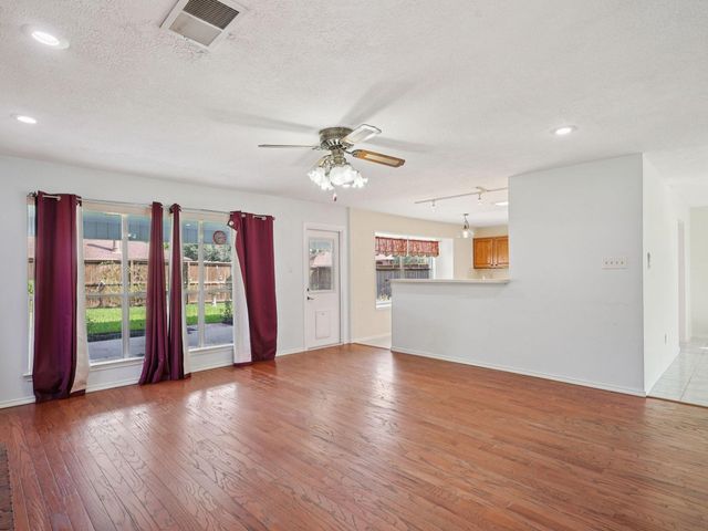 1313 Wildwood Drive, Deer Park, TX 77536