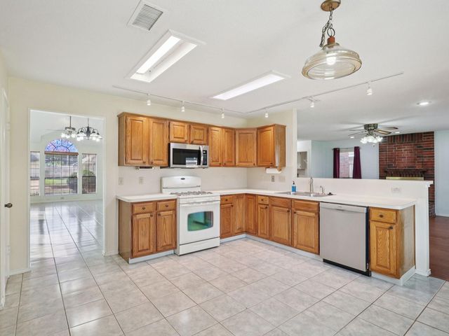 1313 Wildwood Drive, Deer Park, TX 77536