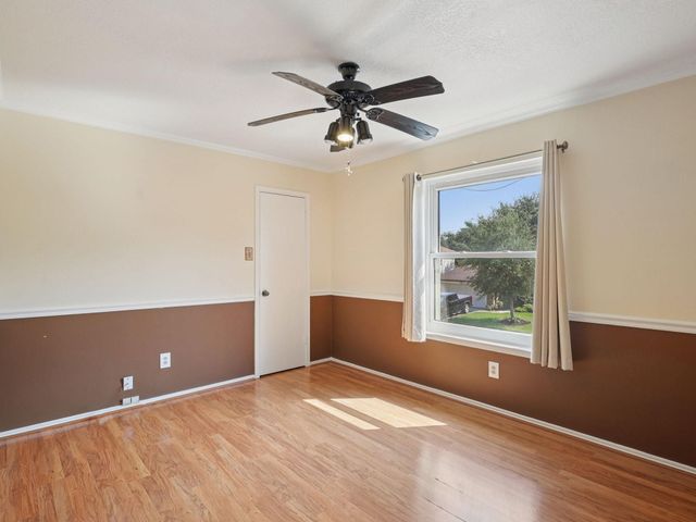 1313 Wildwood Drive, Deer Park, TX 77536