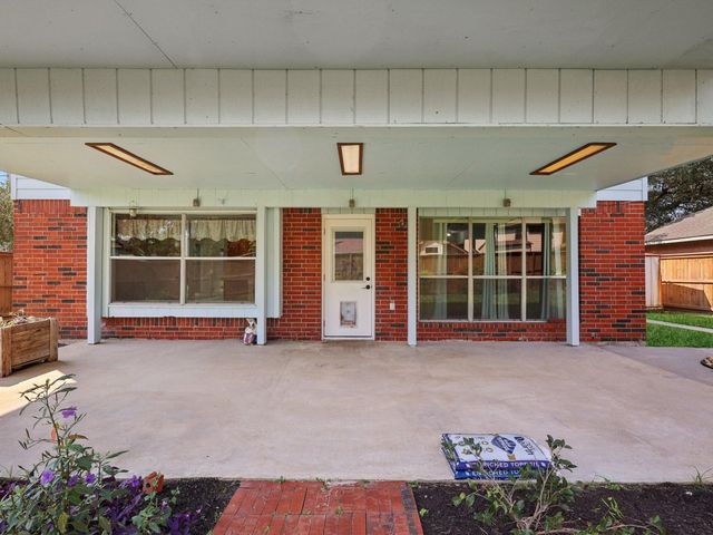 1313 Wildwood Drive, Deer Park, TX 77536