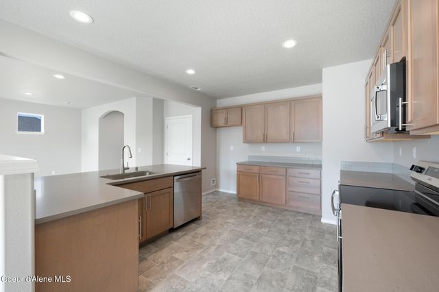 19626 E 3rd Ln, Greenacres, WA 99016