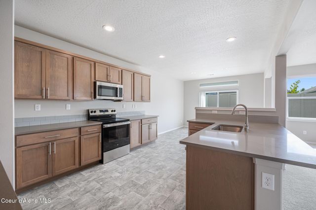 19626 E 3rd Ln, Greenacres, WA 99016