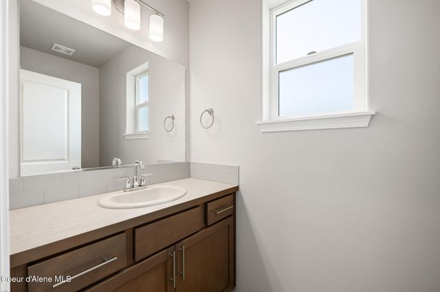 19626 E 3rd Ln, Greenacres, WA 99016