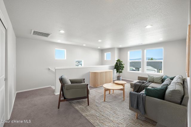 19626 E 3rd Ln, Greenacres, WA 99016