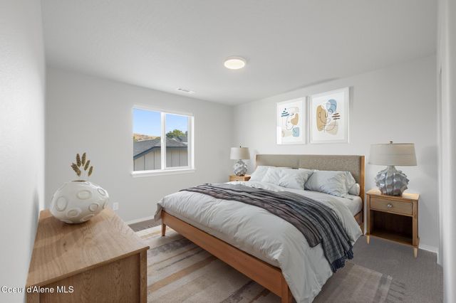 19626 E 3rd Ln, Greenacres, WA 99016